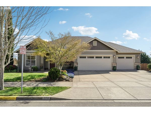 604 NW MT BACHELOR ST, McMinnville, OR 97128