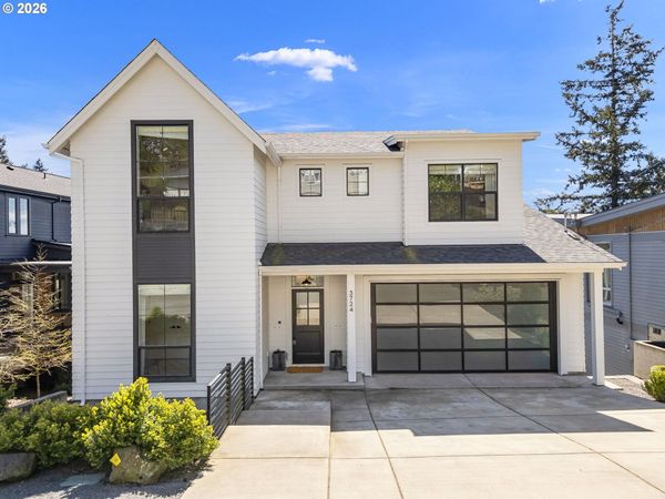 3724 SW HILLSIDE DR, Portland, OR 97221