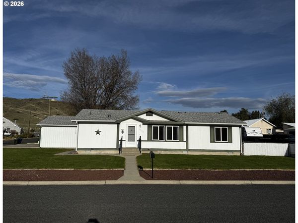 1070 GROVE ST, Baker City, OR 97814