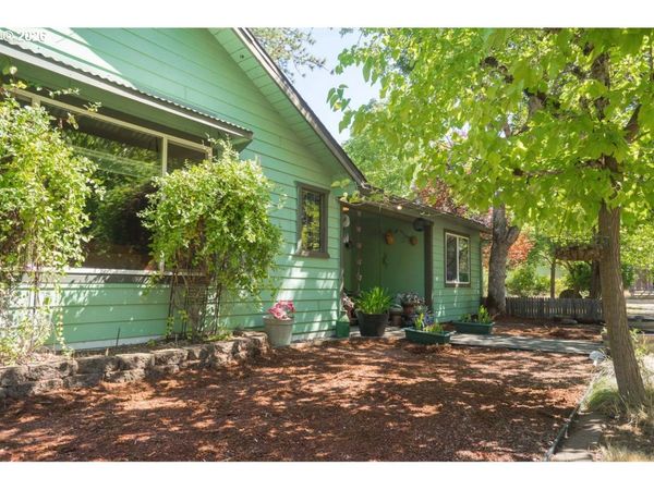 120 KEN ROSE LN, Cave Junction, OR 97523