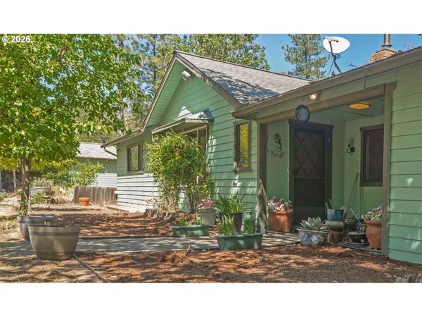 120 KEN ROSE LN, Cave Junction, OR 97523