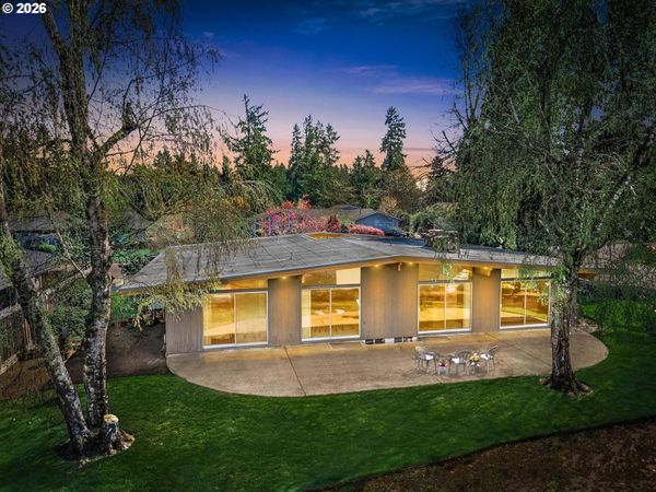 2205 N COUNTRY CLUB DR, Canby, OR 97013