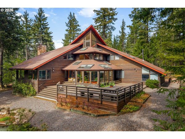 2000 Paradise Ridge RD, Mosier, OR 97040