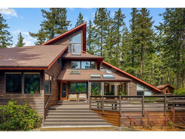 2000 Paradise Ridge RD, Mosier, OR 97040