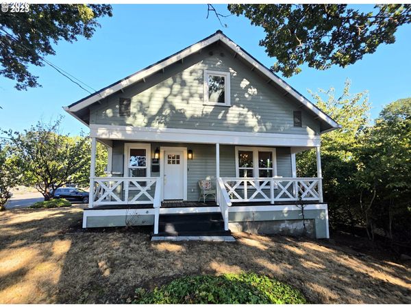 296 N 4TH ST, St. Helens, OR 97051