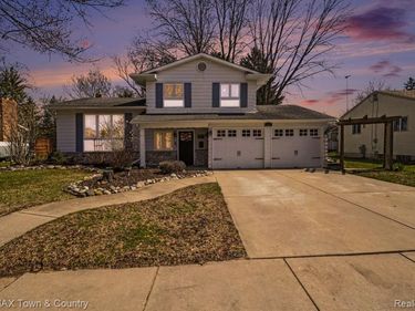 527 Spring Lane , Flushing, MI 48433