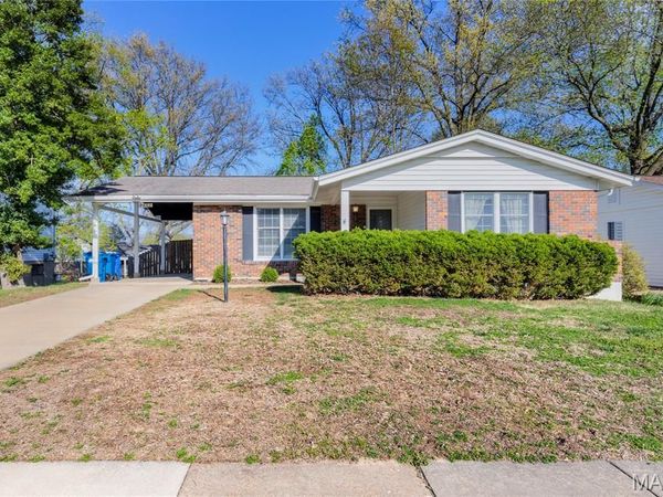 2402 Wesglen Estates Drive, Maryland Heights, MO 63043