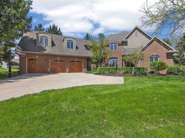 20 Cherry Ln NE, Iowa City, IA 52240