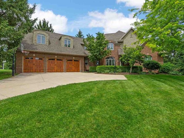 20 Cherry Ln NE, Iowa City, IA 52240