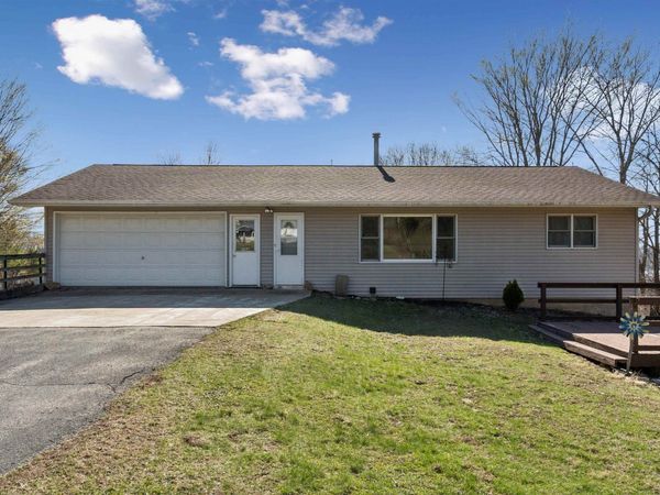 959 Whispering Lane Lane, Hazel Green, WI 53811