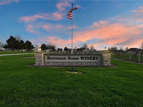 24607 NE Colbern Road, Lee's Summit, MO 64086