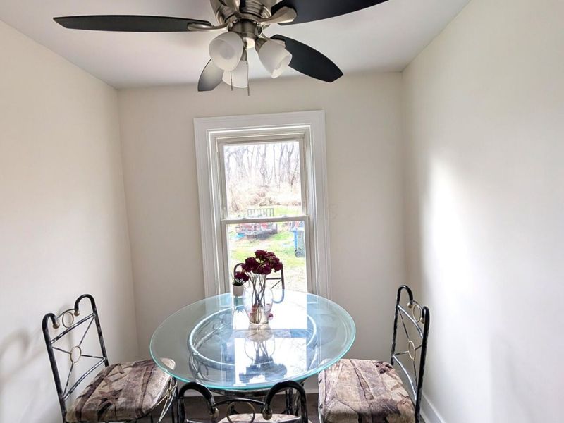 921 N Nelson Road, Columbus, OH 43219 Photo 2