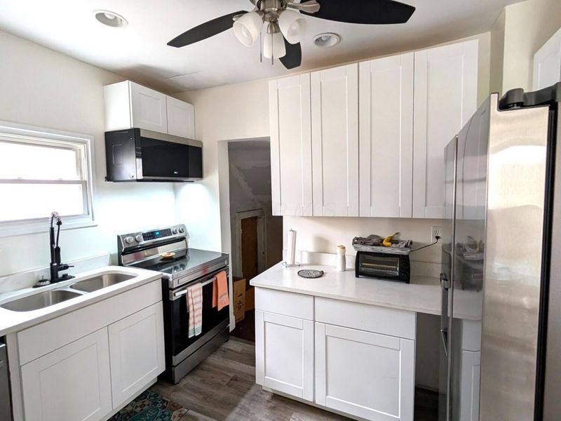 921 N Nelson Road, Columbus, OH 43219 Photo 3