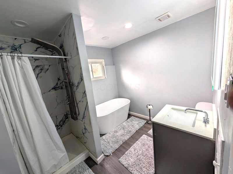 921 N Nelson Road, Columbus, OH 43219 Photo 4