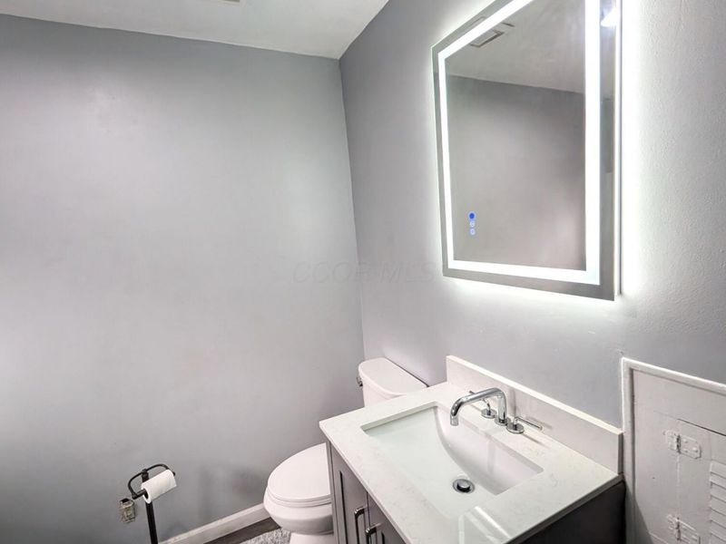 921 N Nelson Road, Columbus, OH 43219 Photo 5