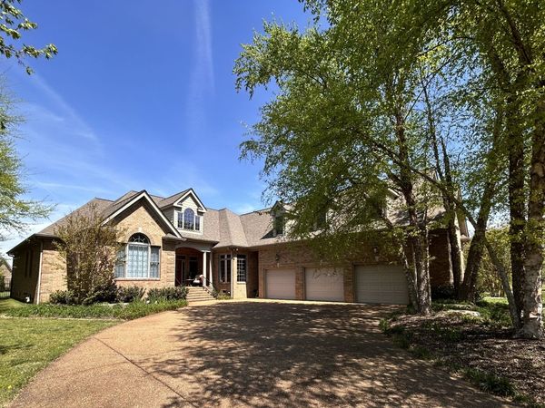 707 Farmington Dr , Lebanon, TN 37087