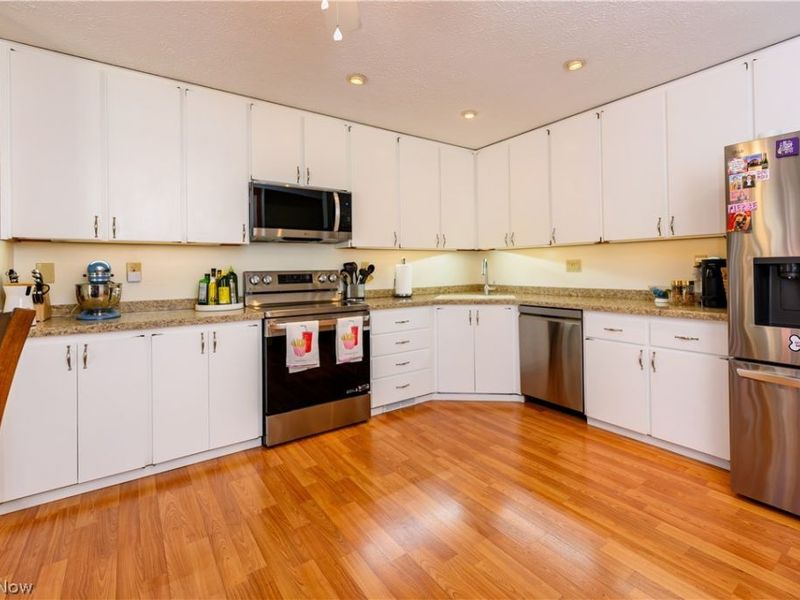 10483 Shale Brook Way, Strongsville, OH 44149 Photo 12