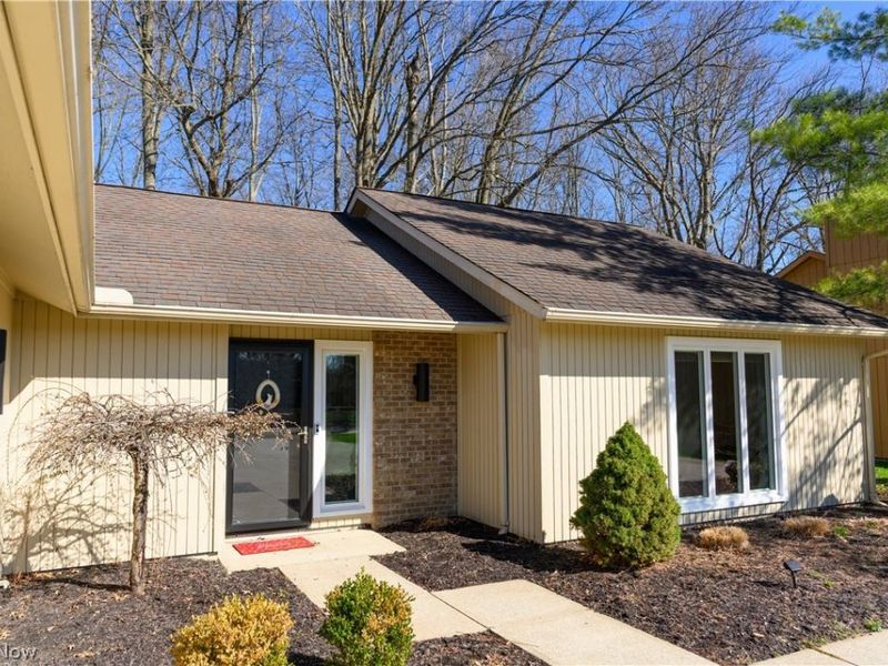 10483 Shale Brook Way, Strongsville, OH 44149 Photo 2