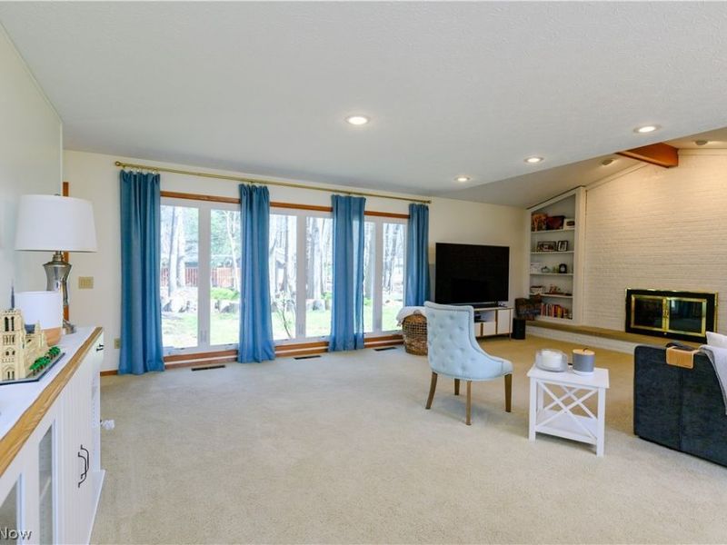 10483 Shale Brook Way, Strongsville, OH 44149 Photo 4