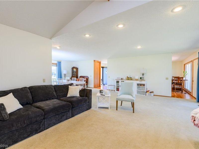 10483 Shale Brook Way, Strongsville, OH 44149 Photo 8