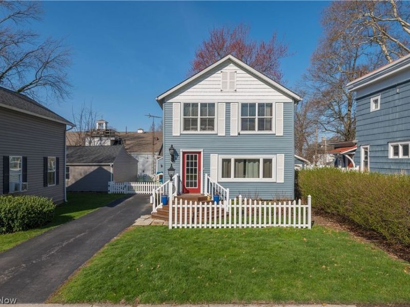 686 Perry Street, Vermilion, OH 44089 Photo 1