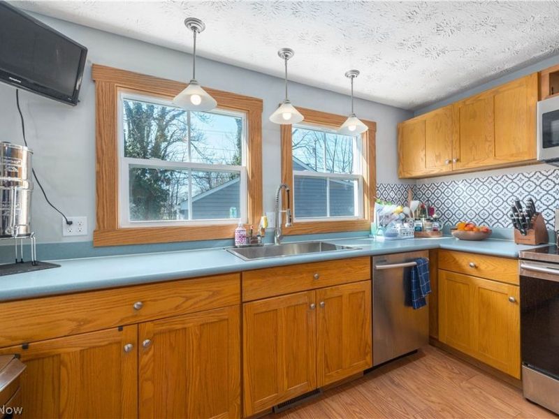 686 Perry Street, Vermilion, OH 44089 Photo 17