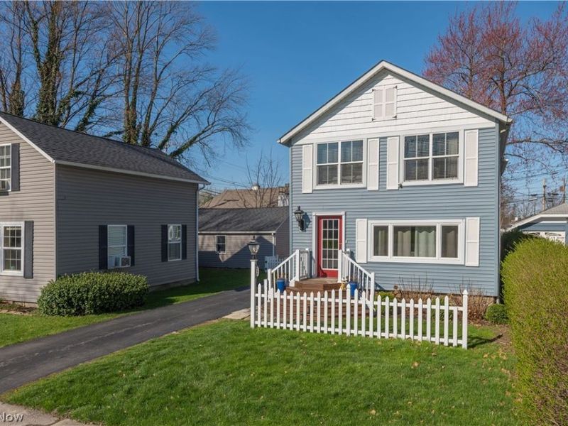 686 Perry Street, Vermilion, OH 44089 Photo 2