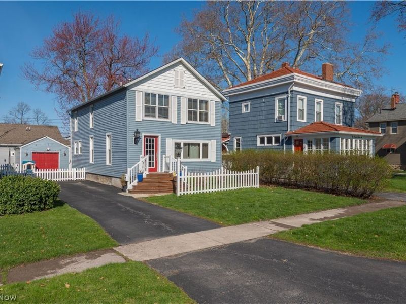 686 Perry Street, Vermilion, OH 44089 Photo 3