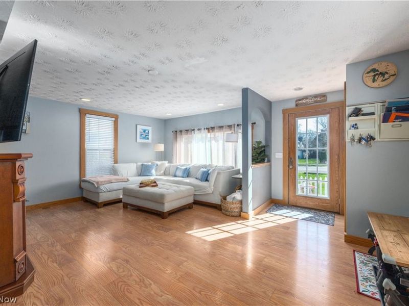 686 Perry Street, Vermilion, OH 44089 Photo 6