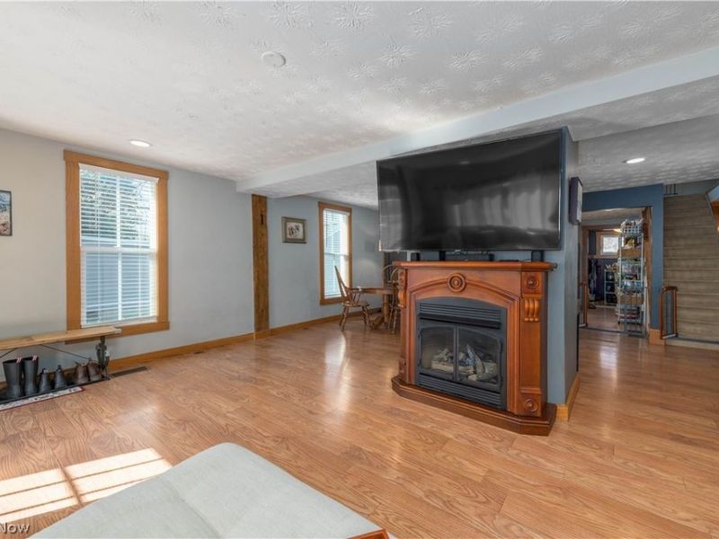 686 Perry Street, Vermilion, OH 44089 Photo 9