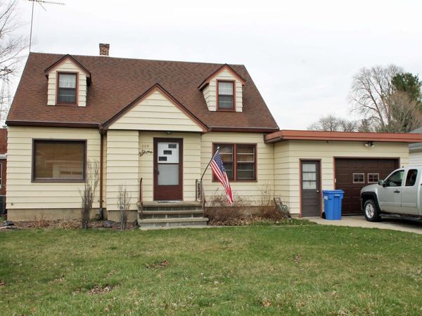 220 E Franklin Street, Denver, IA 50622