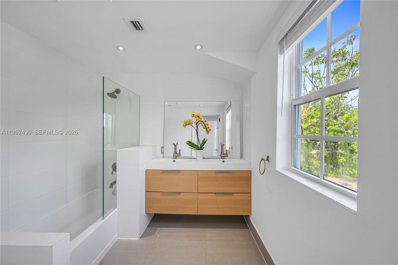 1601 SW 11th Ter, Miami, FL 33135 Photo