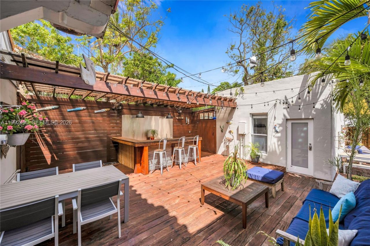 1601 SW 11th Ter, Miami, FL 33135 Photo