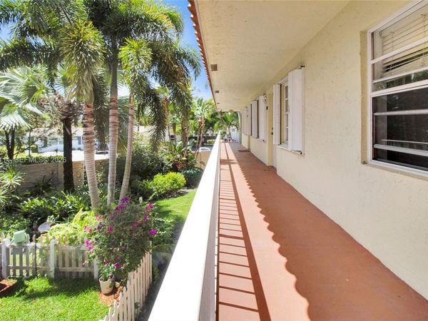 1125 NE 16th Pl, Unit 208, Fort Lauderdale, FL 33305