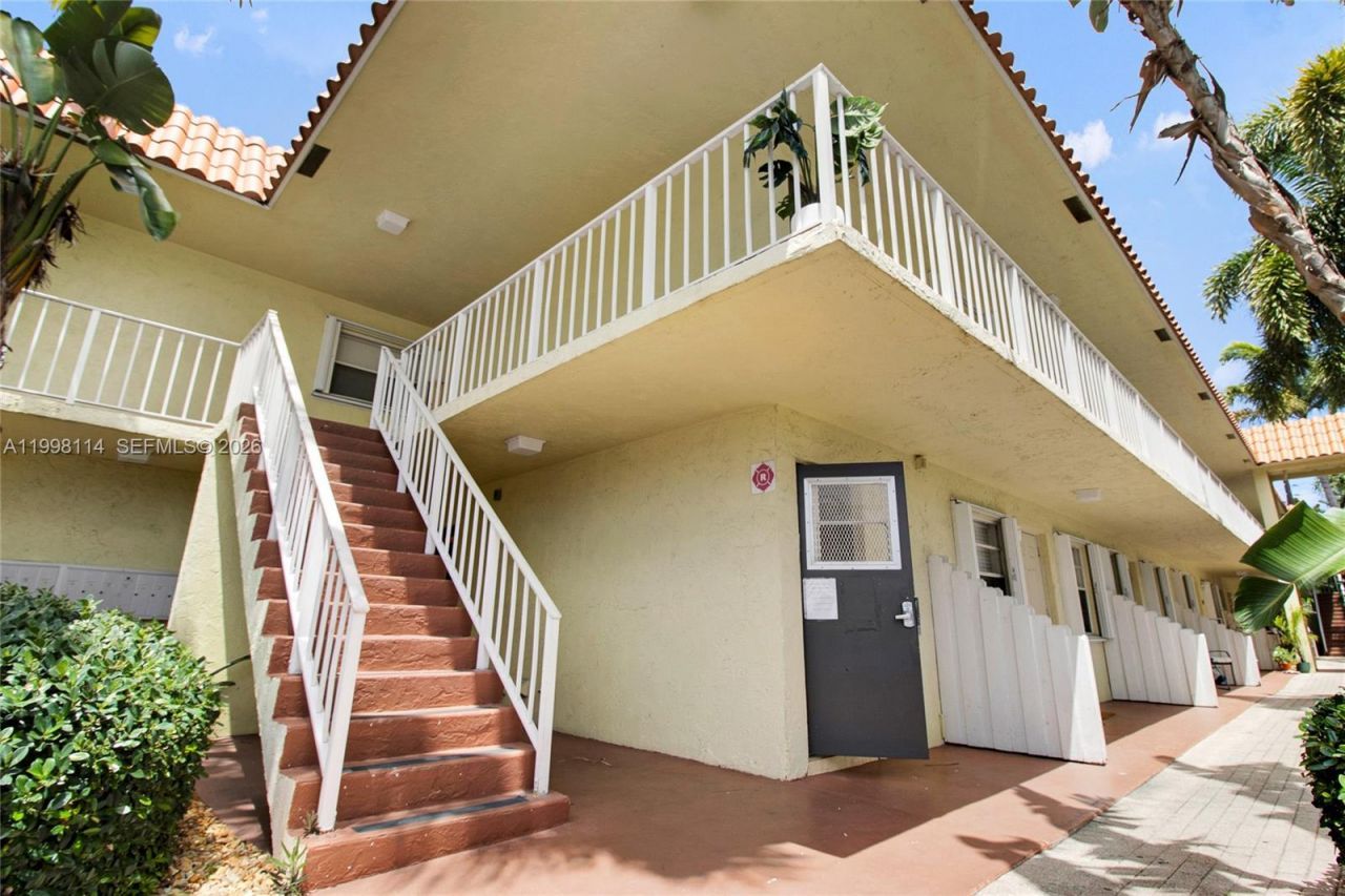 1125 NE 16th Pl, Unit 208, Fort Lauderdale, FL 33305 Photo