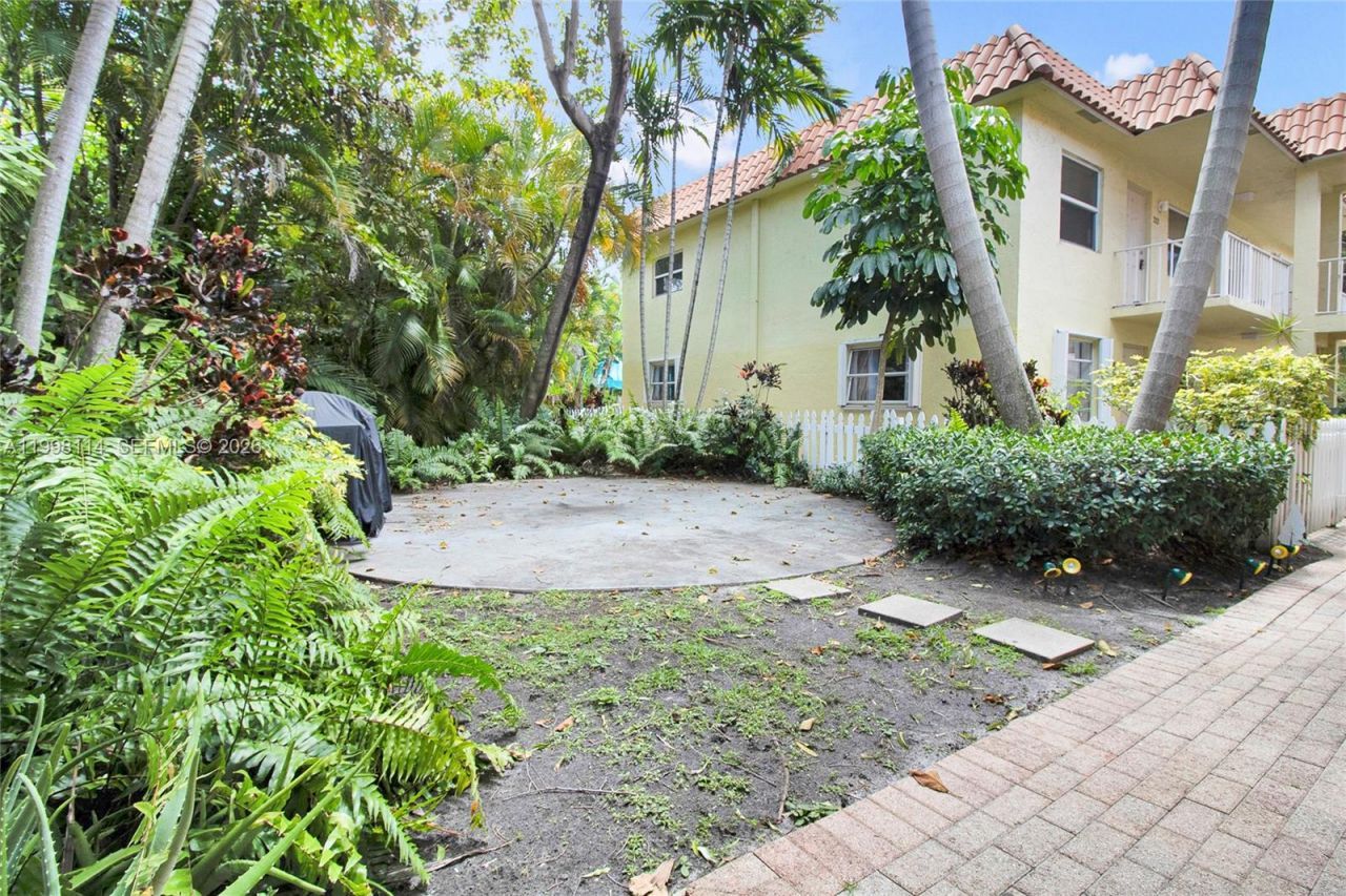 1125 NE 16th Pl, Unit 208, Fort Lauderdale, FL 33305 Photo