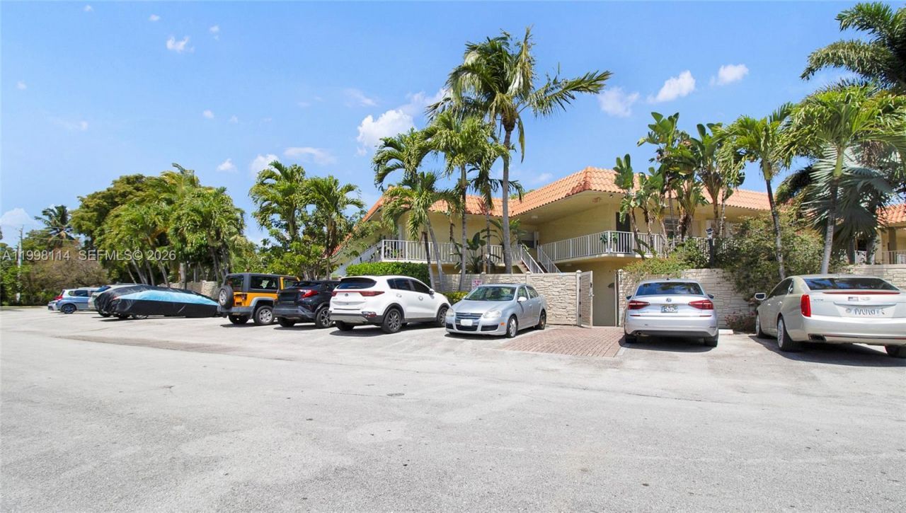 1125 NE 16th Pl, Unit 208, Fort Lauderdale, FL 33305 Photo