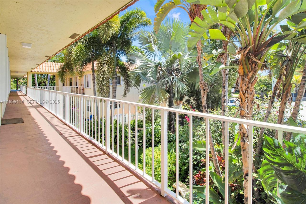 1125 NE 16th Pl, Unit 208, Fort Lauderdale, FL 33305 Photo