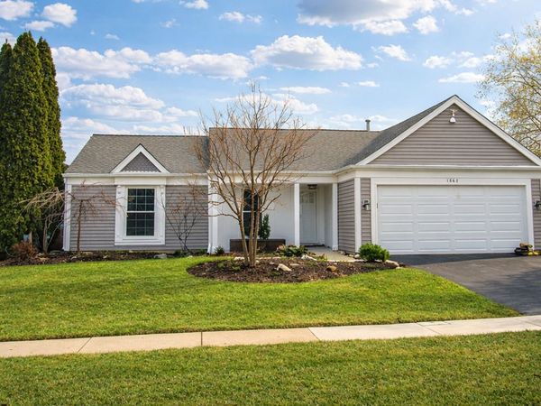 1863 Castle Pines Circle, Elgin, IL 60123