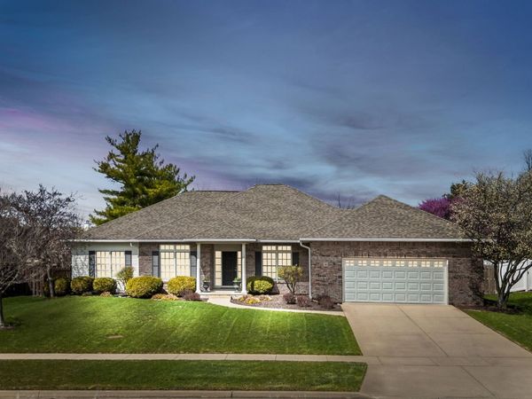 8 Sable Oaks Court , Bloomington, IL 61704