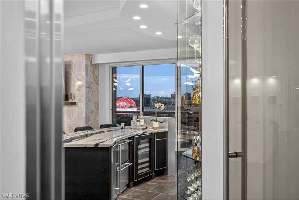 2747 Paradise Road , Las Vegas, NV 89109