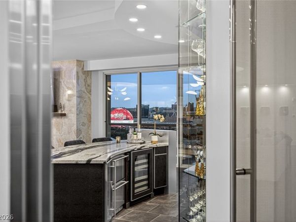 2747 Paradise Road, Unit 3101, Las Vegas, NV 89109