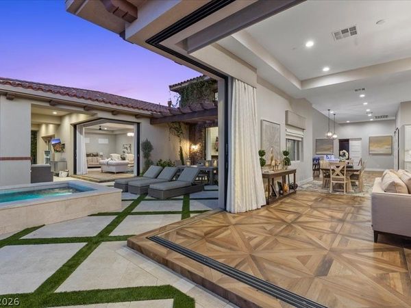 4 Cottonwood Canyon Court, Las Vegas, NV 89141