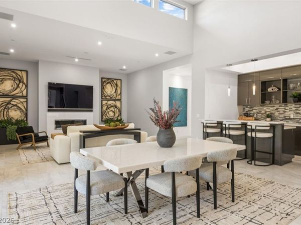 11 Hawkeye Lane, Las Vegas, NV 89135