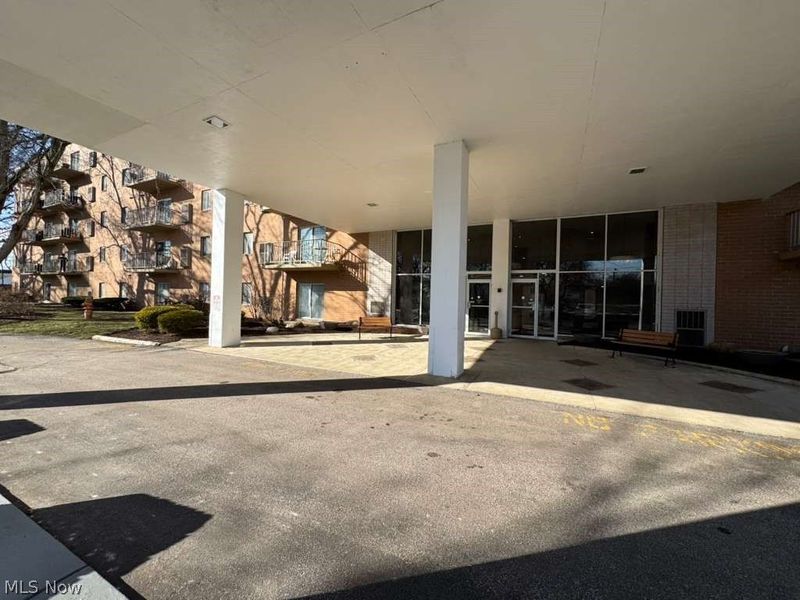 3675 Clague Road, Unit 409, North Olmsted, OH 44070 Photo 2