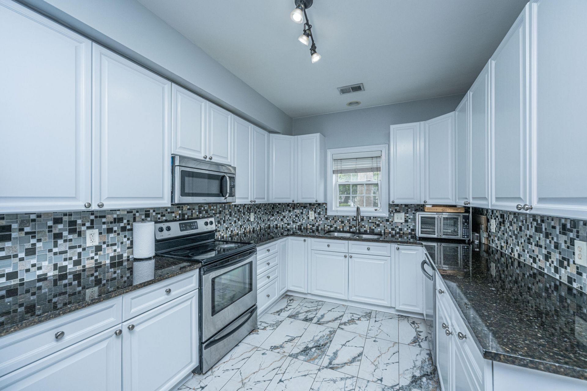 4933 Lake Palmetto Lane Photo 8