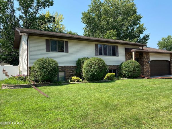 1718 35TH Street , Grand Forks, ND 58201