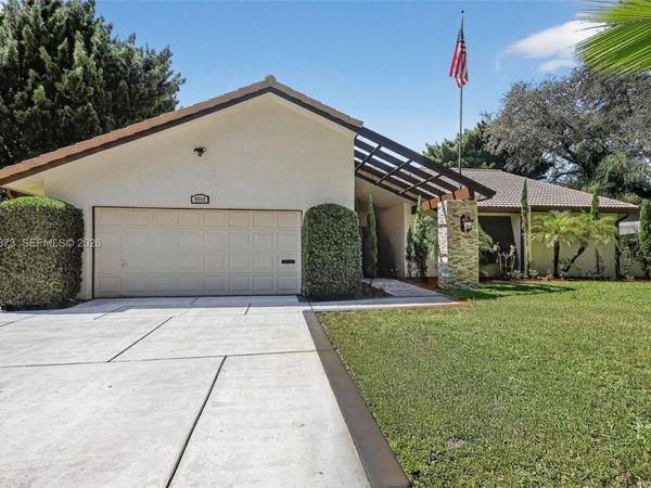 8860 SW 49th Ct, Cooper City, FL 33328
