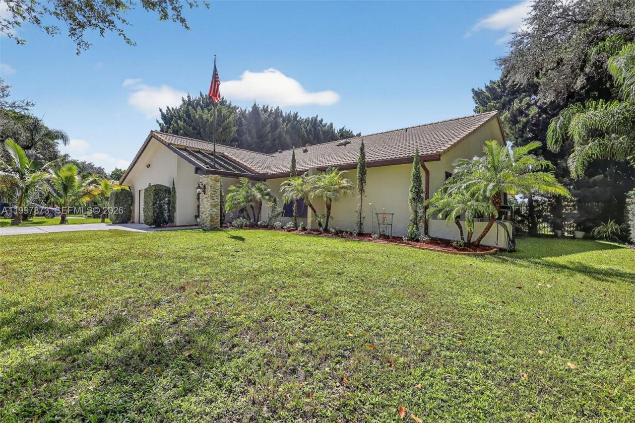 8860 SW 49th Ct, Cooper City, FL 33328 Photo