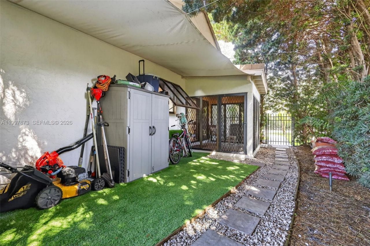 8860 SW 49th Ct, Cooper City, FL 33328 Photo